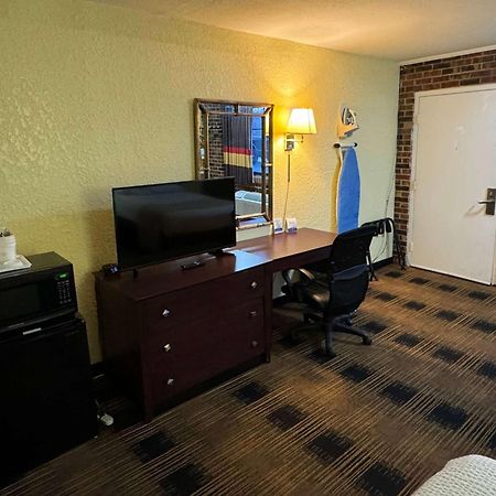 Travelodge By Wyndham Airport Platte City Екстериор снимка