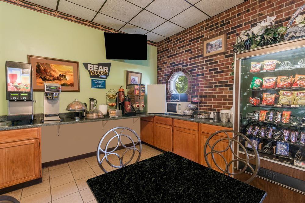 Travelodge By Wyndham Airport Platte City Екстериор снимка