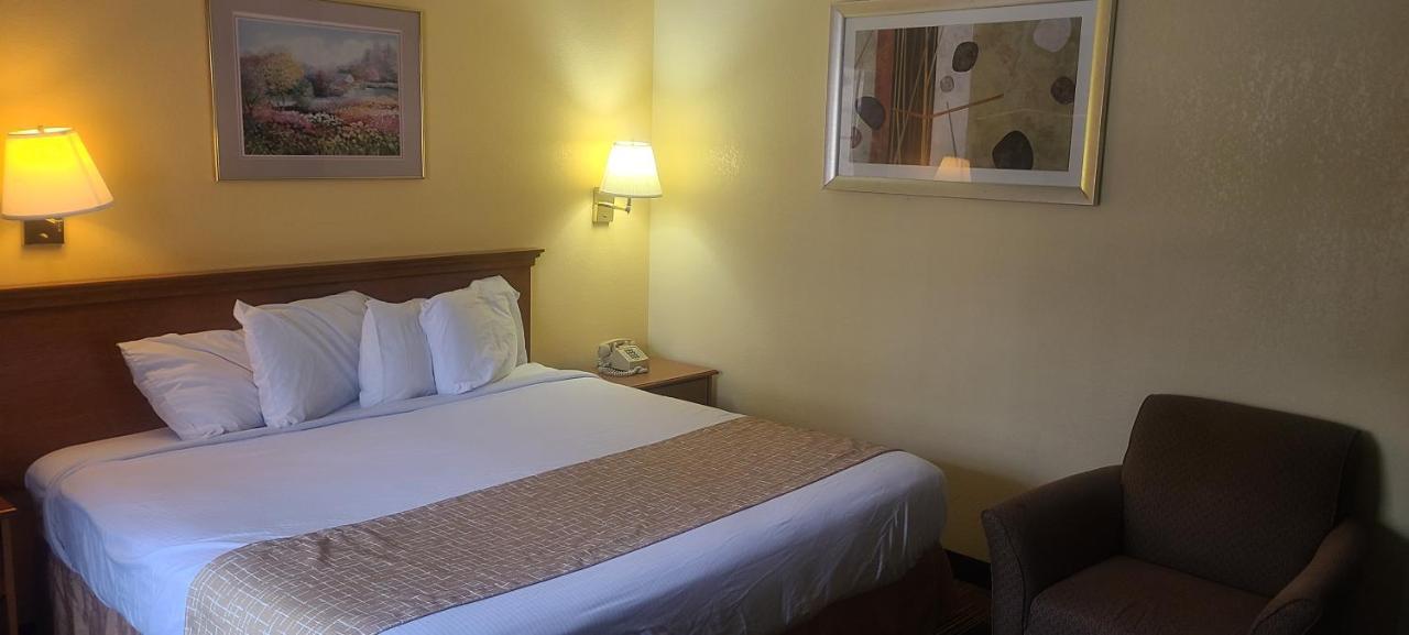 Travelodge By Wyndham Airport Platte City Екстериор снимка
