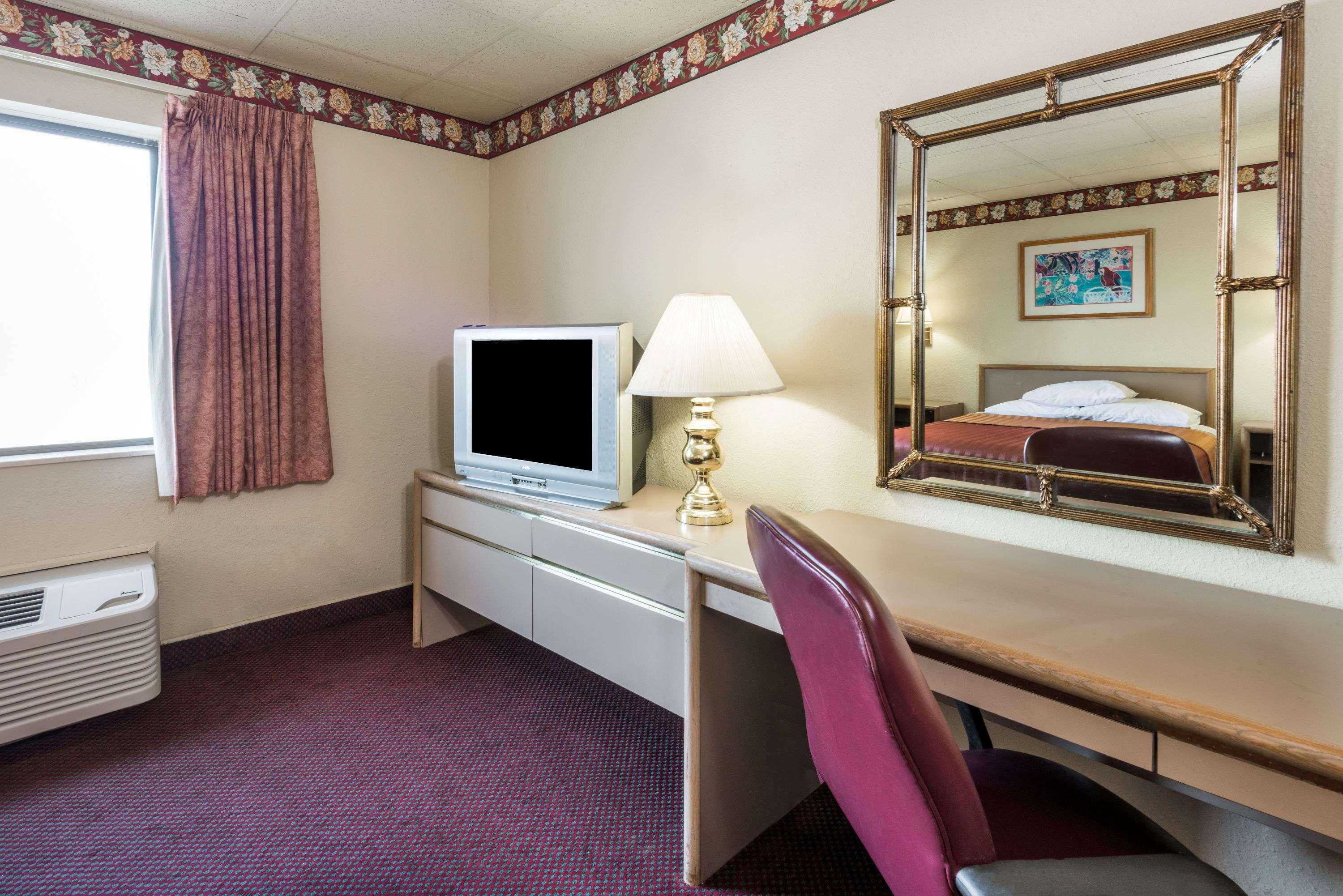 Travelodge By Wyndham Airport Platte City Екстериор снимка