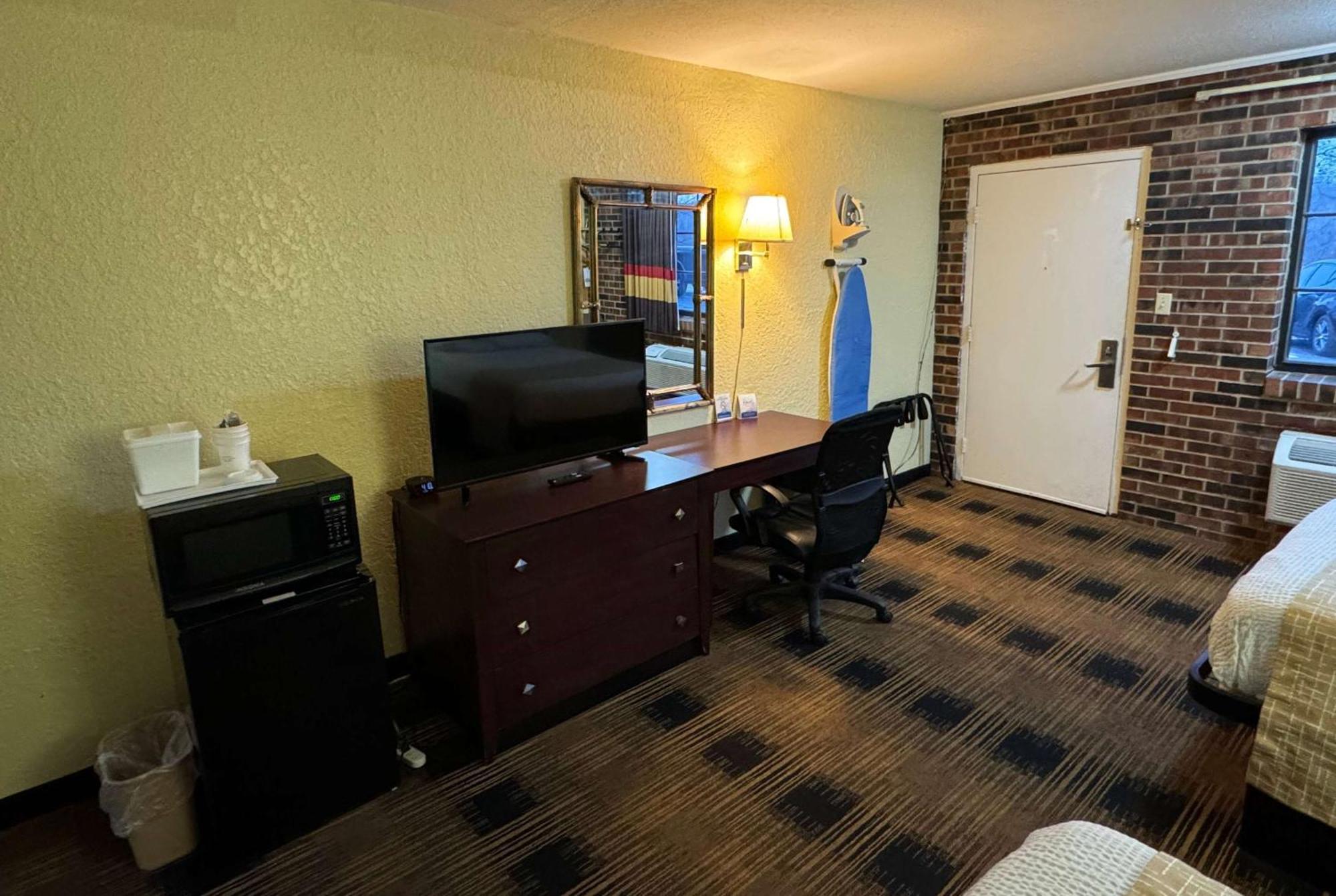 Travelodge By Wyndham Airport Platte City Екстериор снимка