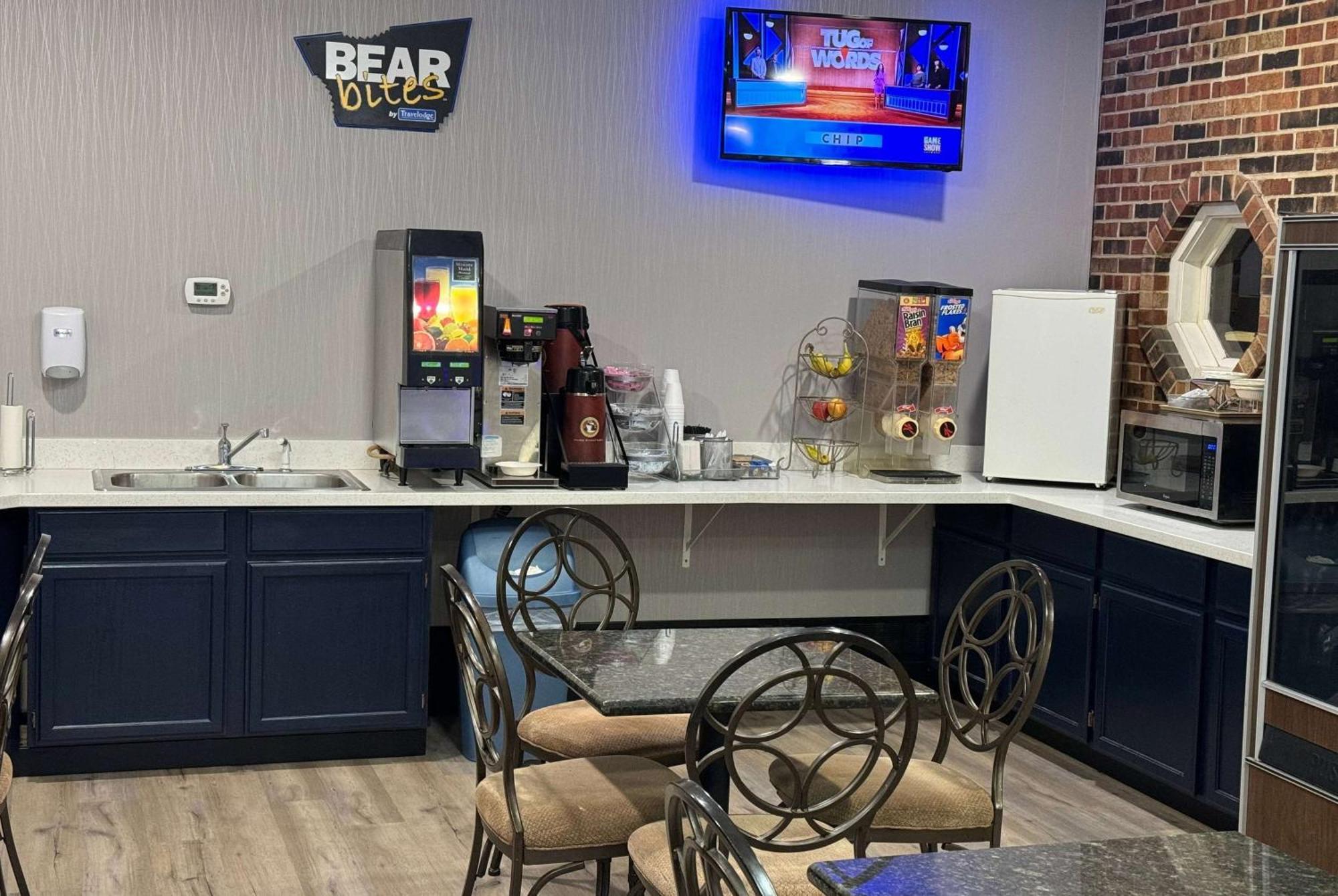 Travelodge By Wyndham Airport Platte City Екстериор снимка