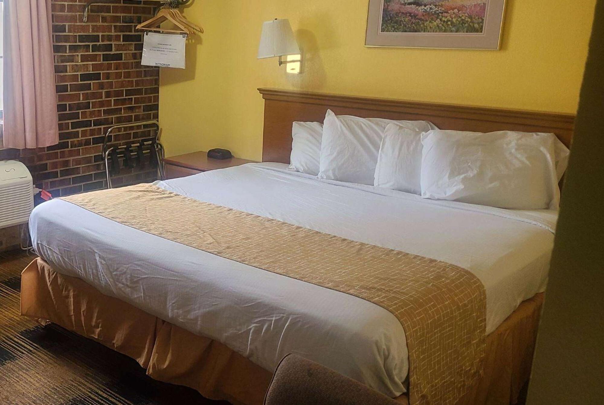 Travelodge By Wyndham Airport Platte City Екстериор снимка