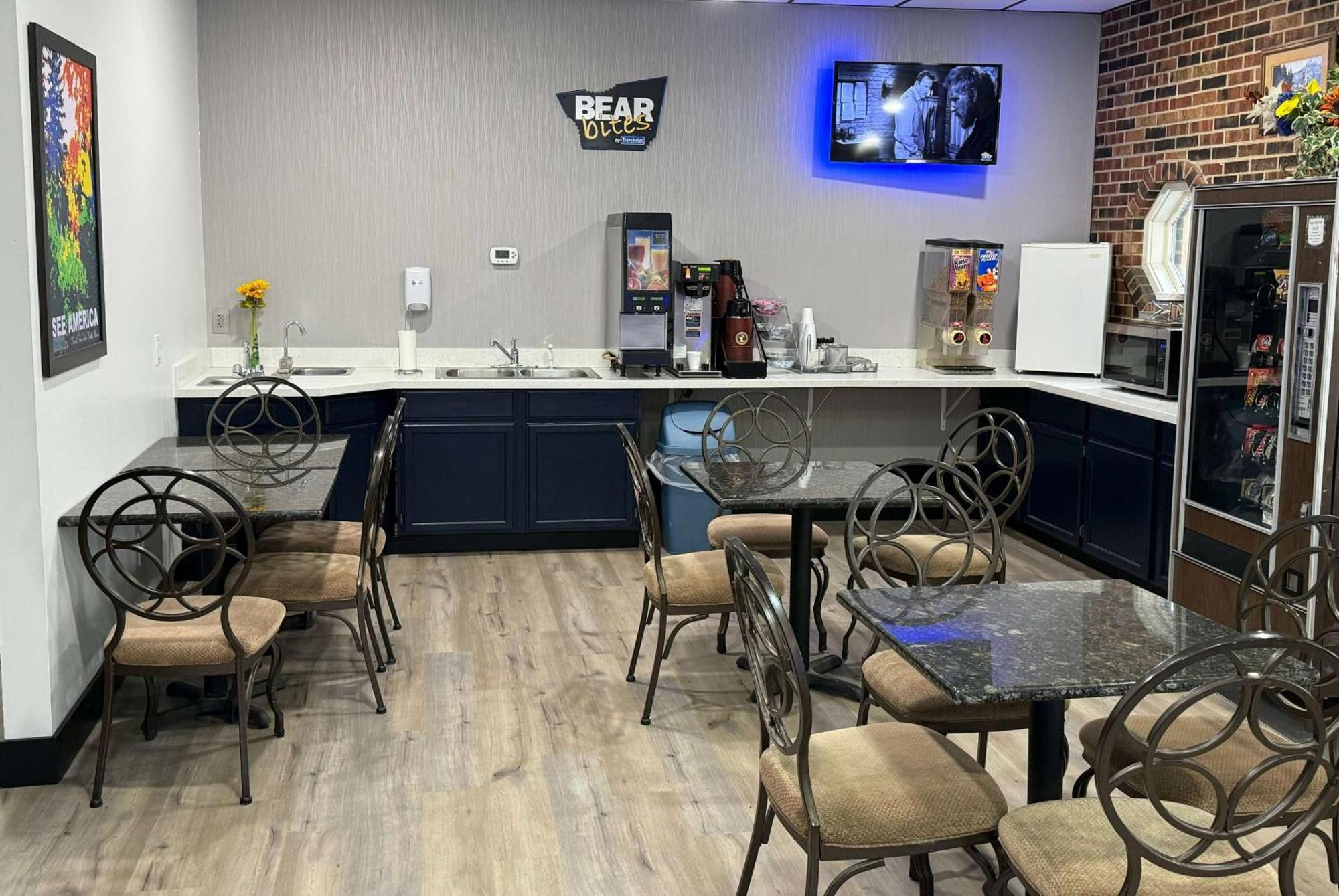 Travelodge By Wyndham Airport Platte City Екстериор снимка