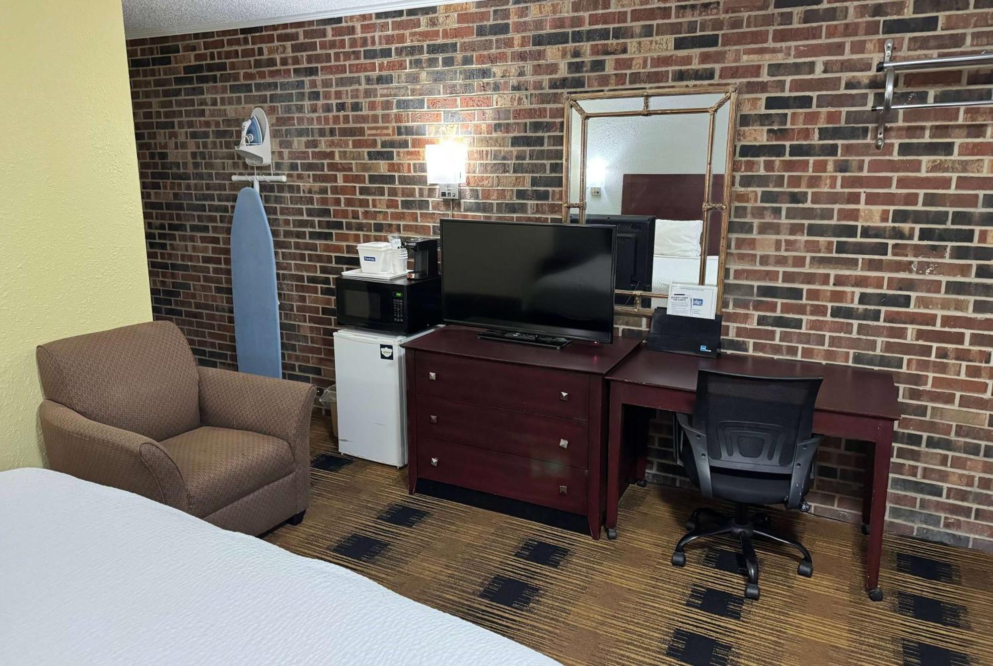 Travelodge By Wyndham Airport Platte City Екстериор снимка