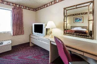 Travelodge By Wyndham Airport Platte City Стая снимка